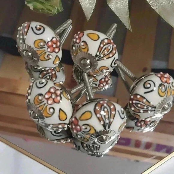 COPY - P10 Ceramic knobs - p1 yellow flower - Picture 3 of 6